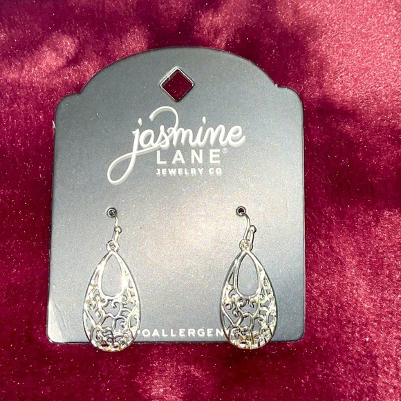 New Gorgeous silver teardrop earrings - Picture 1 of 4